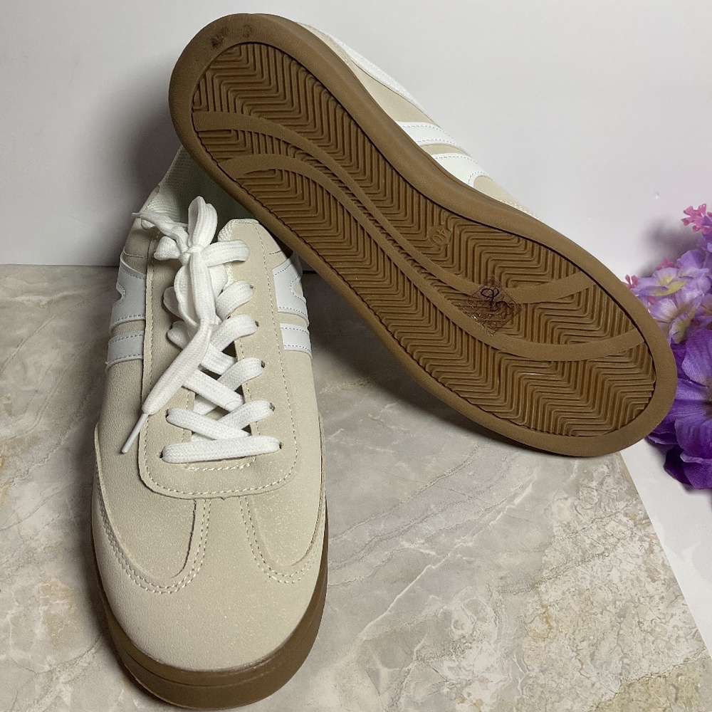 Shoes - Picture 3 of 4